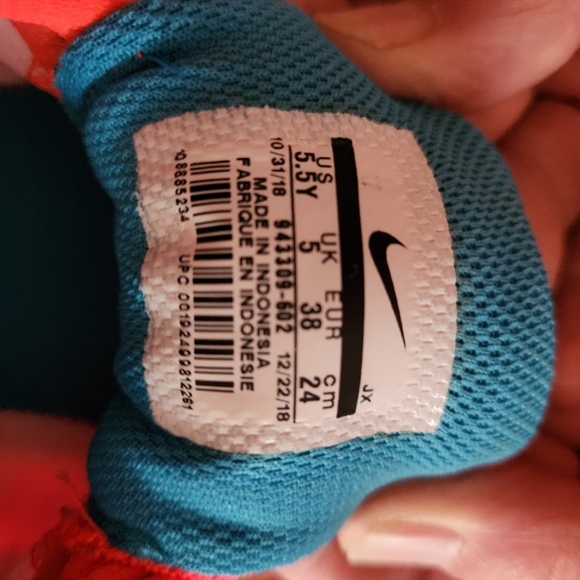 Nike - Picture 3 of 3